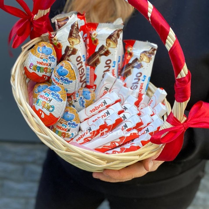 Корзина с киндерами  в Новосибирске