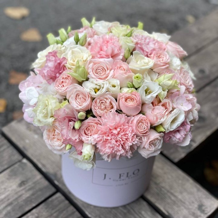 Цветочный бокс "Люксур" в Новосибирске