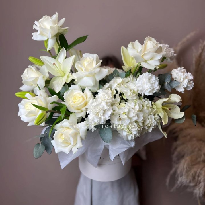 Цветочный бокс "Вайт дримс" в Новосибирске