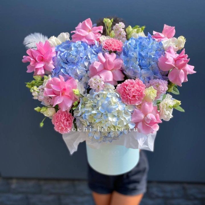 Коробка с цветами "Лемия" в Новосибирске