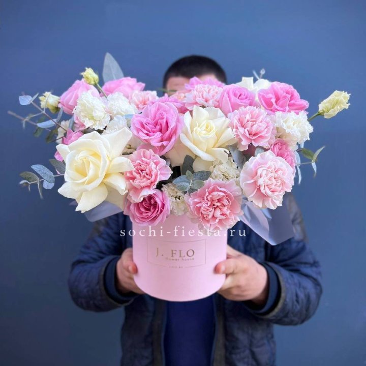 Цветочный бокс "Памела" в Новосибирске
