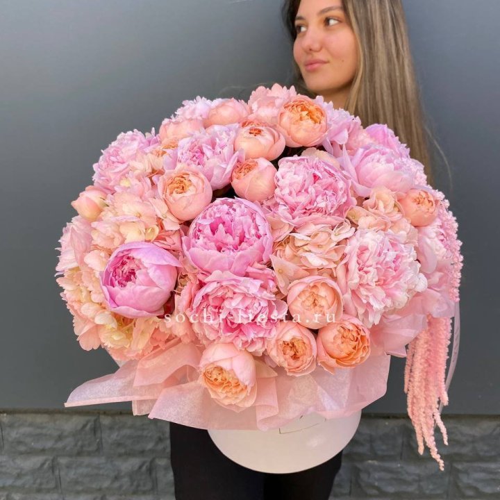 Коробка с пионами "Дабл фловер" в Новосибирске