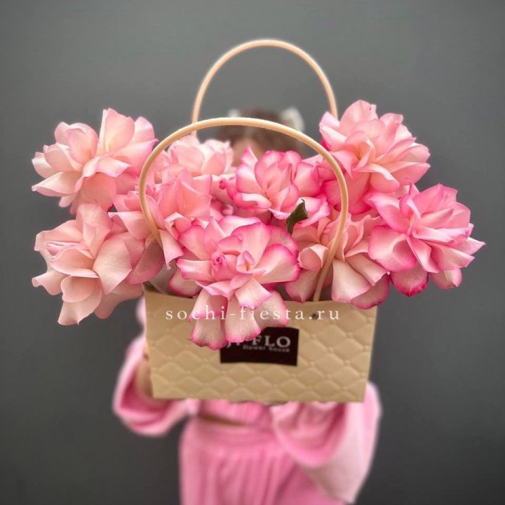 Сумочка розовых роз Венди в Новосибирске