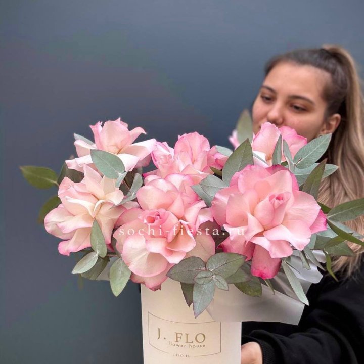 7 Французских роз в боксе в Новосибирске