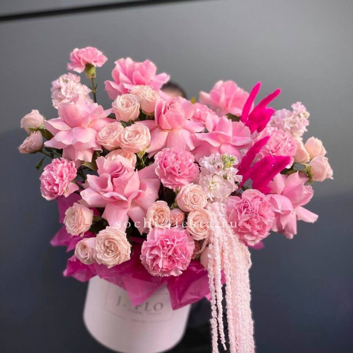 Цветочная коробка "Стелла" с доставкой в Новосибирске