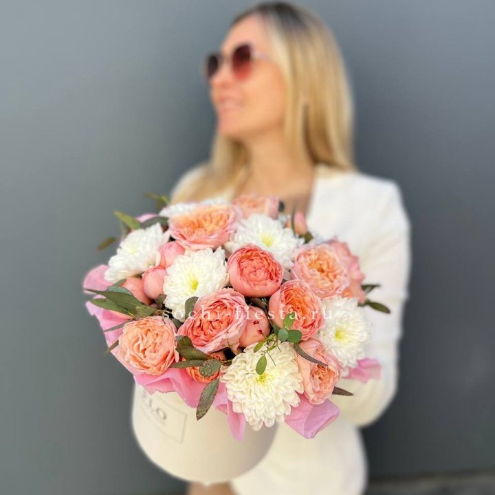 Нежная коробка с цветами в Новосибирске