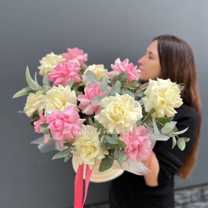 Зефирный бокс из 17 французских роз микс в Новосибирске