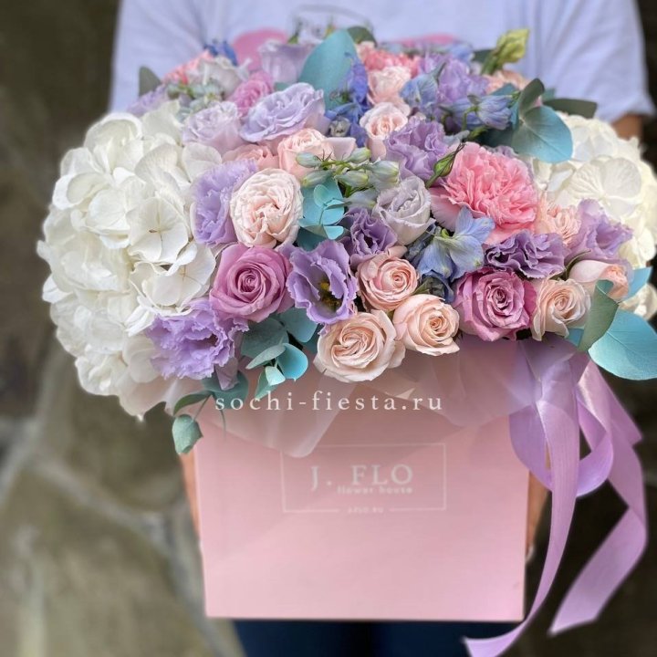 Цветочный бокс макси каб в Новосибирске