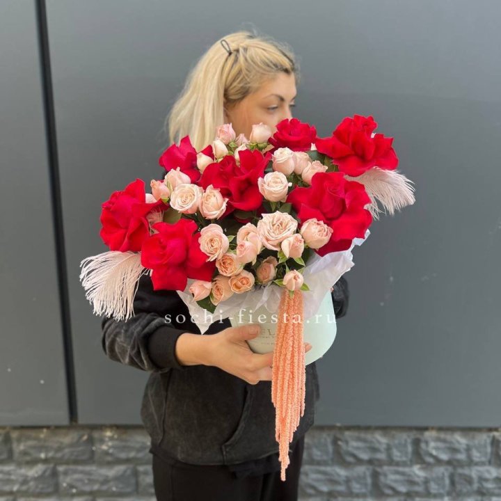 Бокс с нежными розами  в Новосибирске