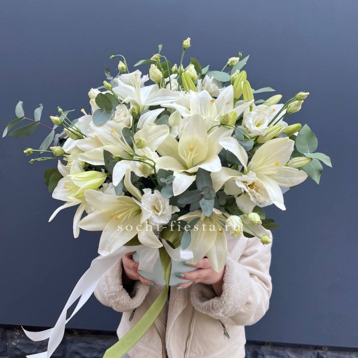 Бокс лилий и эустомы в Новосибирске