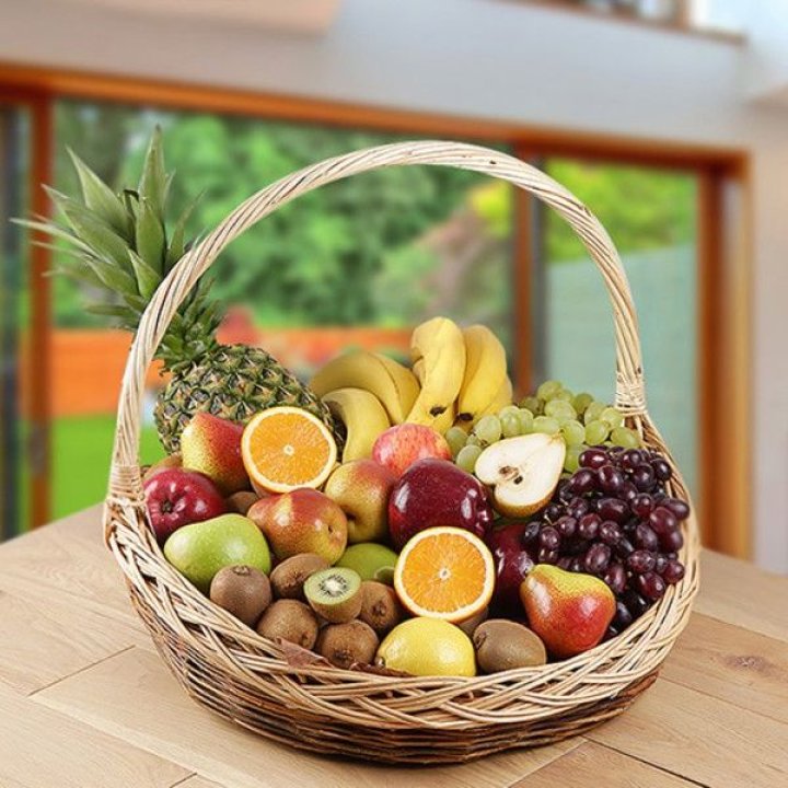 Фруктовая корзина №1 с доставкой в Новосибирске