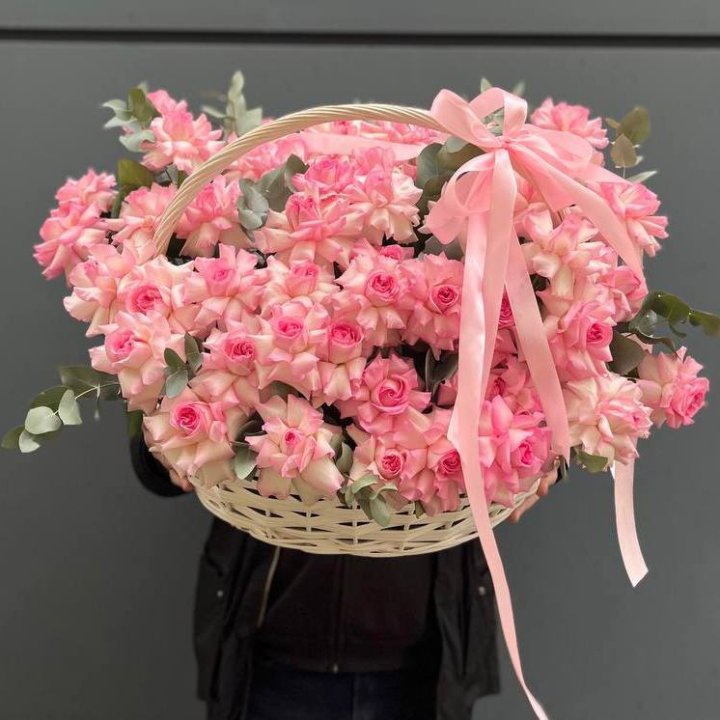 51 розовая роза в корзине в Новосибирске