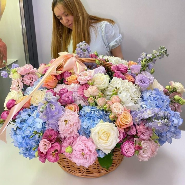 Авторская корзина "Экстра" с доставкой в Новосибирске