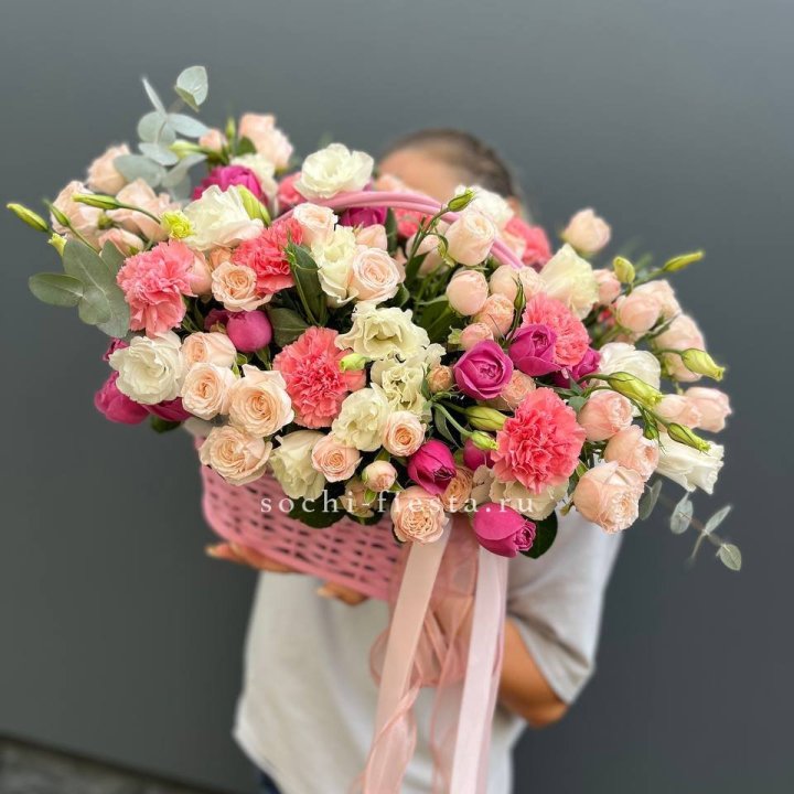 Цветочная корзина "Флоренция" в Новосибирске