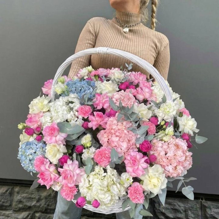 Цветочная корзина №3 с доставкой в Новосибирске