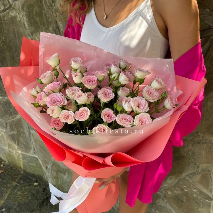Розовые кустовые розы в Новосибирске