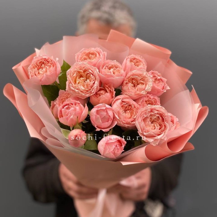 Букет комплимент из кустовых роз Джульетта в Новосибирске