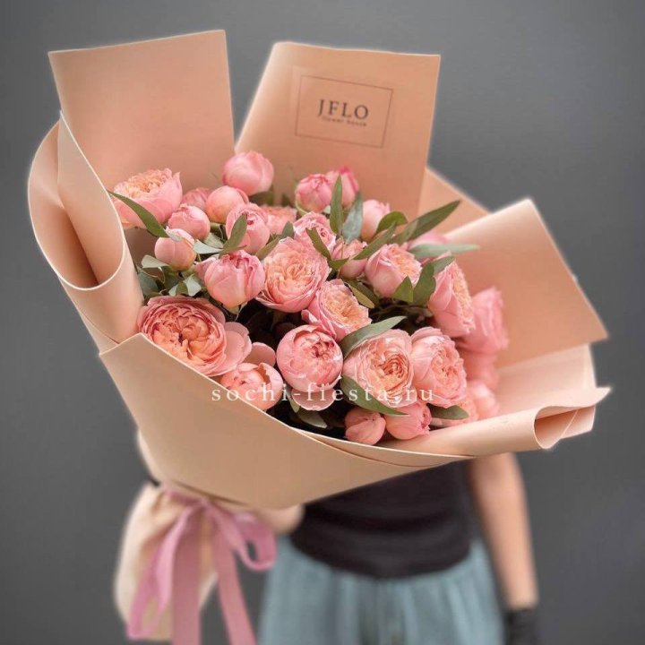 Букет из 9 кустовых роз Джульетта в Новосибирске