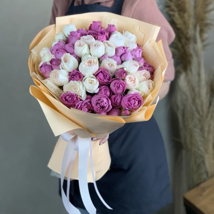 Букет кустовых роз Джулиана в Новосибирске