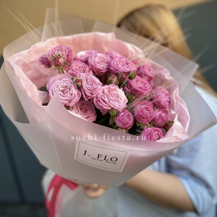 Пионовидные розы Мадам Бомбастик Pink в Новосибирске