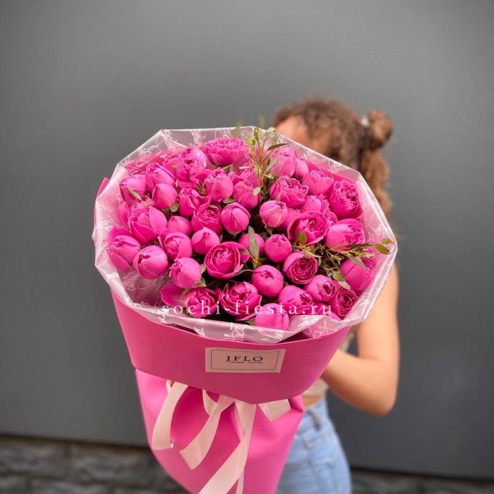 Кустовые розы букет Мисти Баблс с доставкой в Новосибирске