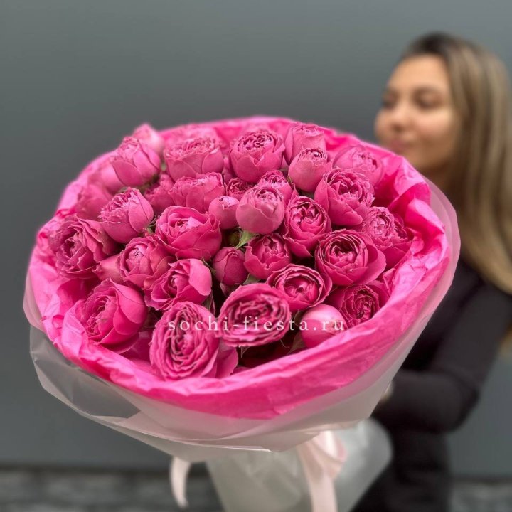 Букет из пионовидных роз  в Новосибирске