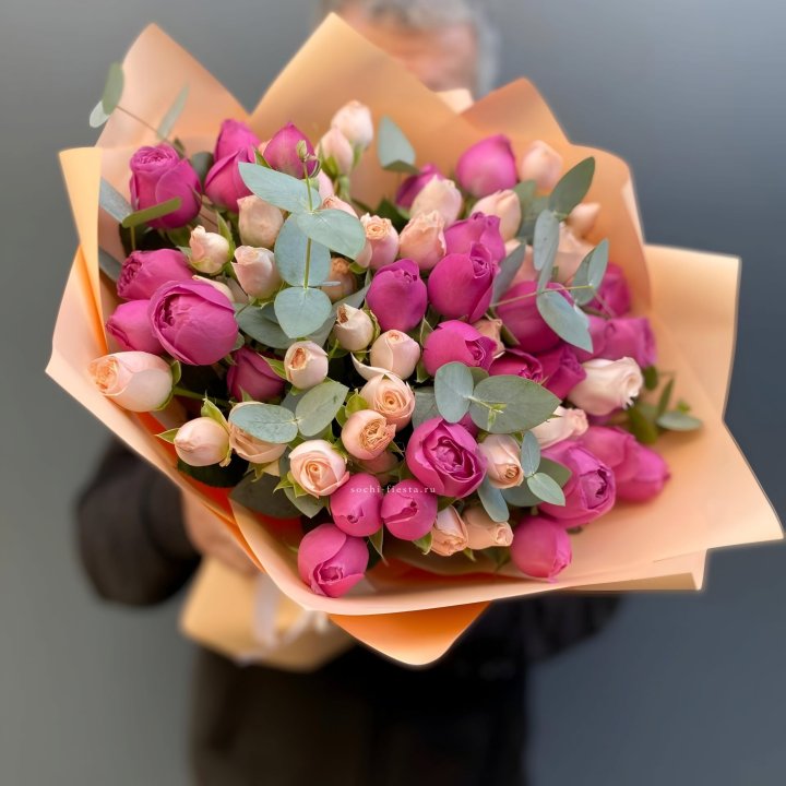 Букет кустовых роз Тендернес в Новосибирске