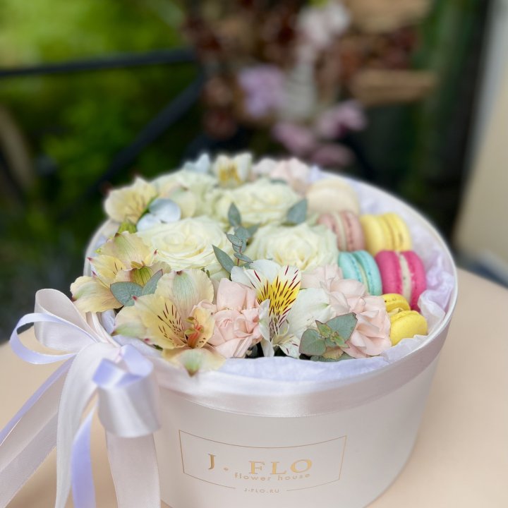 Цветочный бокс "Ника" в Новосибирске