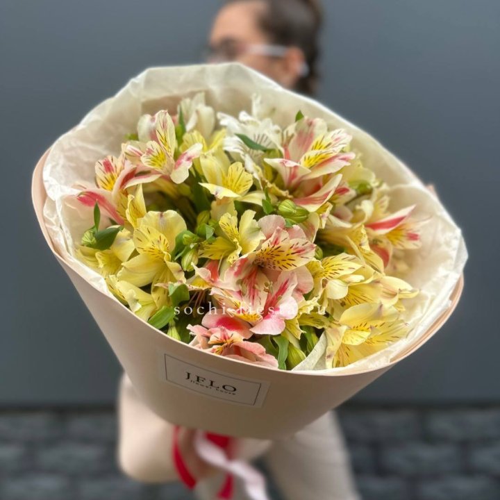 Альстромерии в нежном оформлении в Новосибирске