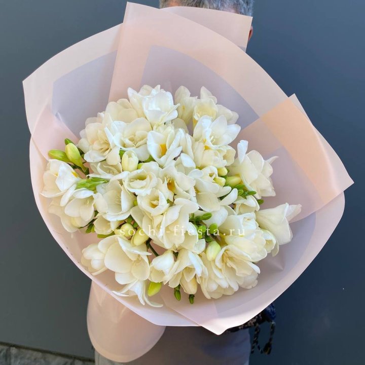 Букет белых фрезий  в Новосибирске