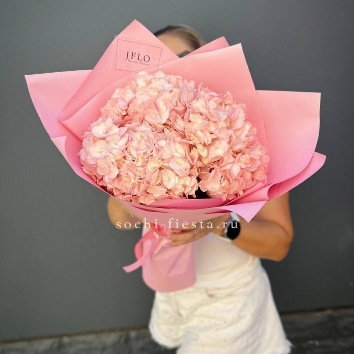 Букет гортензий "Крем" в Новосибирске