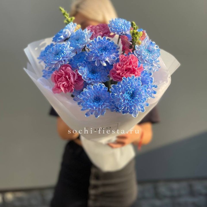 Букет сборный с хризантемой в Новосибирске