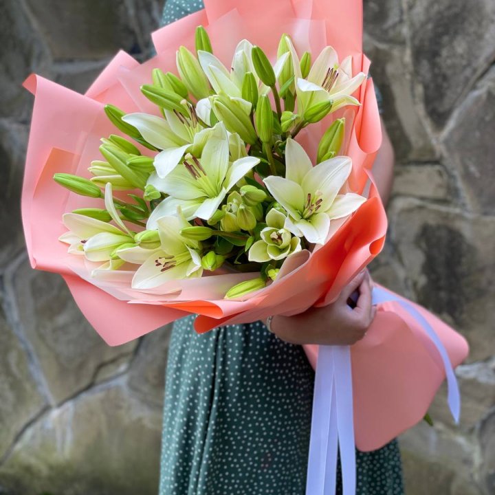 Букет из 7 белых лилий в Новосибирске
