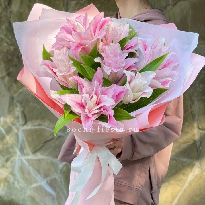 Букет пионовидных лилий №2 в Новосибирске