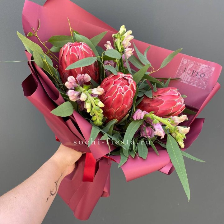 Букет из протеи "Квин" в Новосибирске