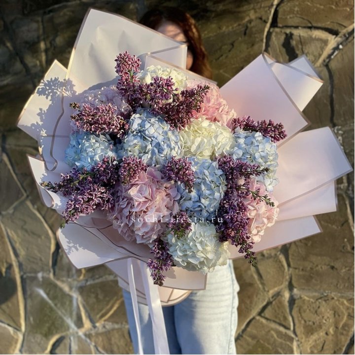 Букет гортензии с сиренью в Новосибирске