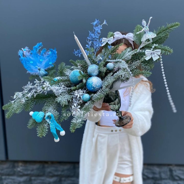 Композиция в бокале голубая в Новосибирске