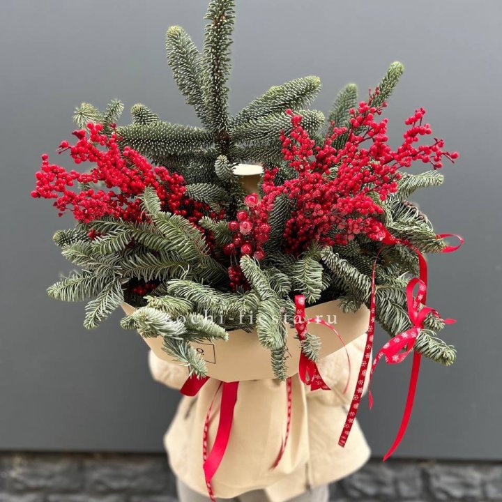 Букет нобилиса и ягод в Новосибирске