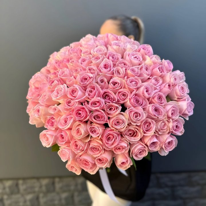 Охапка из 101 розовой розы в Новосибирске