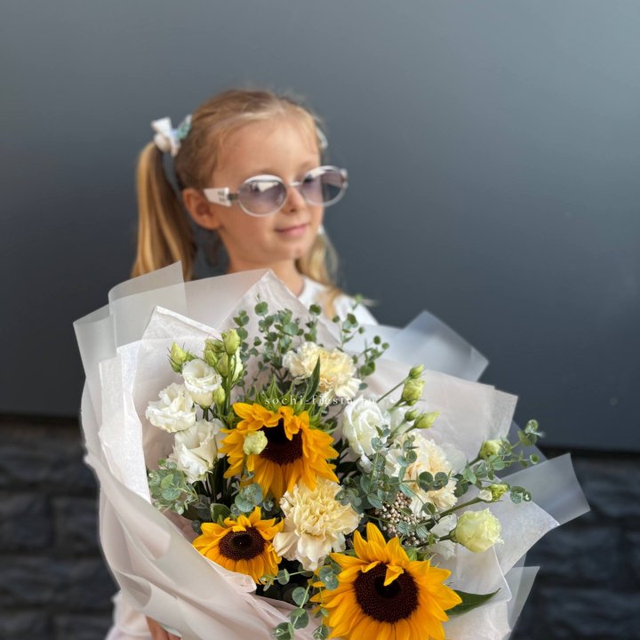  Букет  из стойких цветов с подсолнухами в Новосибирске