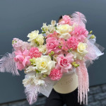 Заказать ЦВЕТЫ В КОРОБКАХ в Новосибирске с доставкой и по самым низким ценам