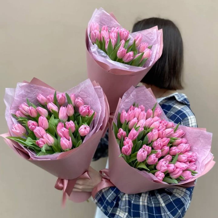 Букет розовых тюльпанов в Новосибирске