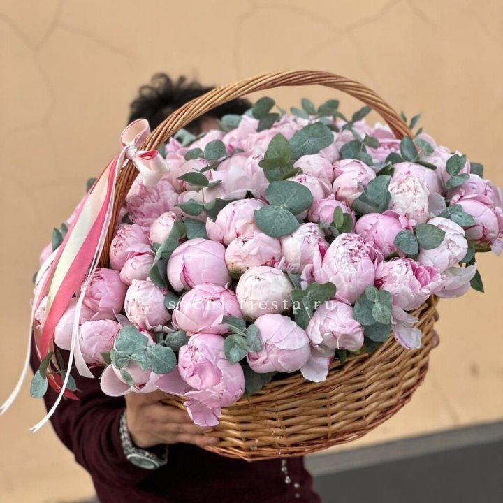 Корзина пионов "75" в Новосибирске