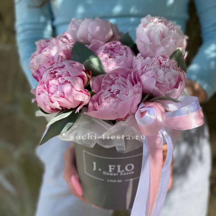 Цилиндр пионов с эвкалиптом в Новосибирске