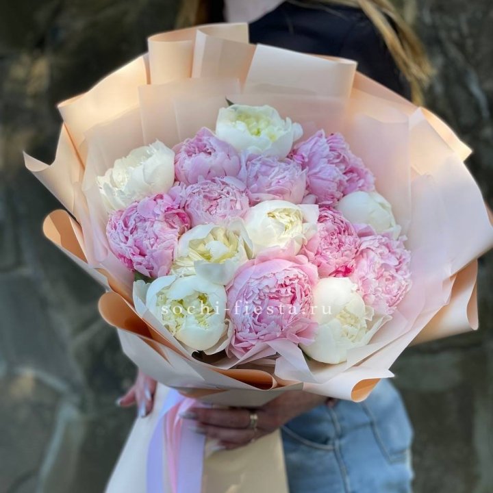 Букет 15 зефирных пионов в Новосибирске