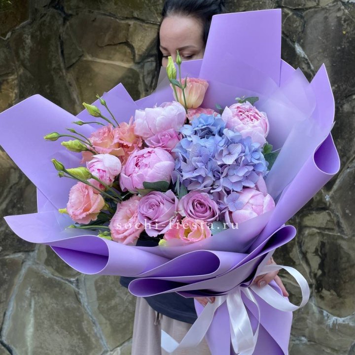 Букет с пионами "Блю логан" в Новосибирске