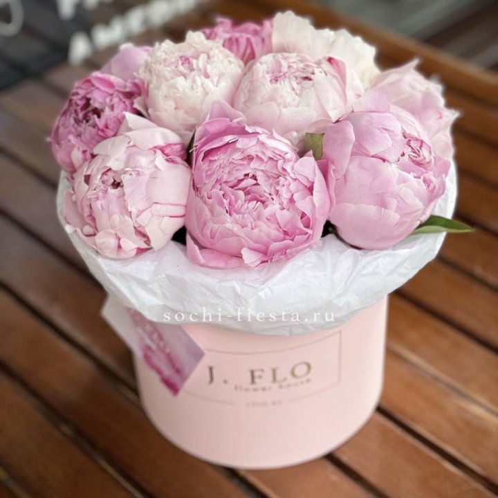 Цилиндр с пионами "Лилу" в Новосибирске