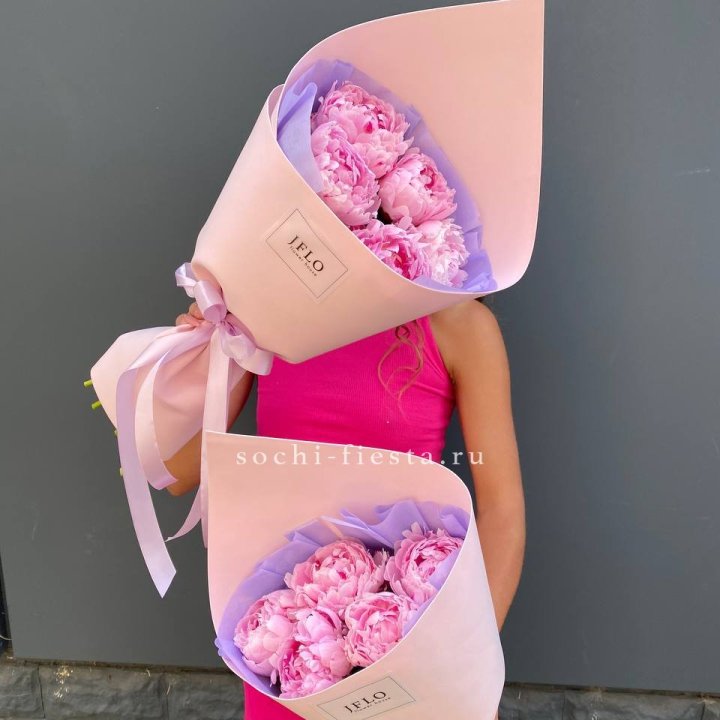 Букет из 5 пионов в Новосибирске