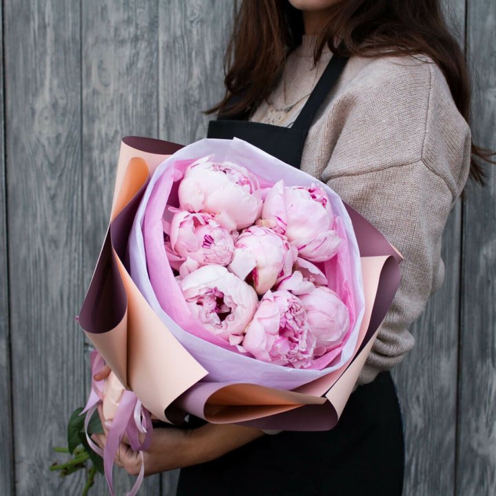 7 зефирных пионов в оформлении в Новосибирске