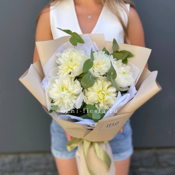  Букет белых пионов в Новосибирске
